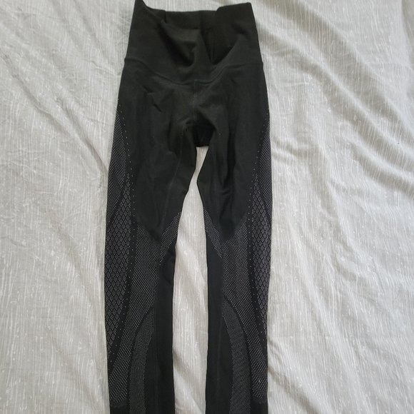 Mapped Out High-Rise Tight 28" size 4 - Picture 4 of 7